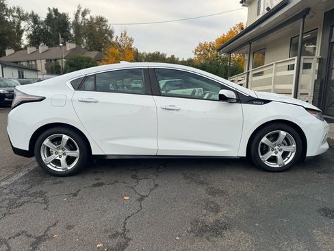 Used 2017 Chevrolet Volt LT image 8