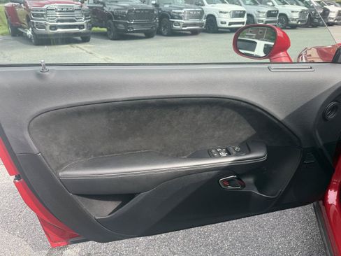 Used 2016 Dodge Challenger SRT Hellcat RWD image 9