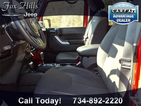 Used 2016 Jeep Wrangler Unlimited Sahara image 14