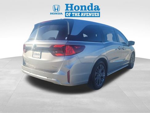 New 2026 Honda Odyssey Touring image 6