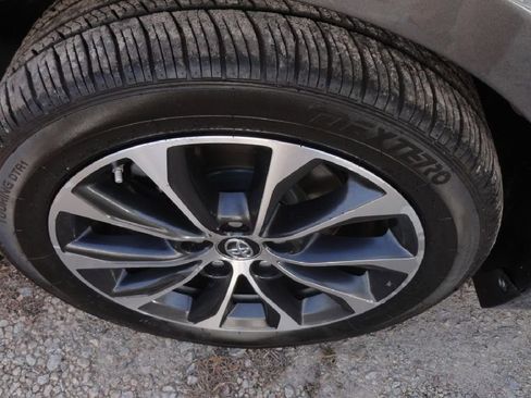 Used 2018 Toyota Avalon XLE image 22