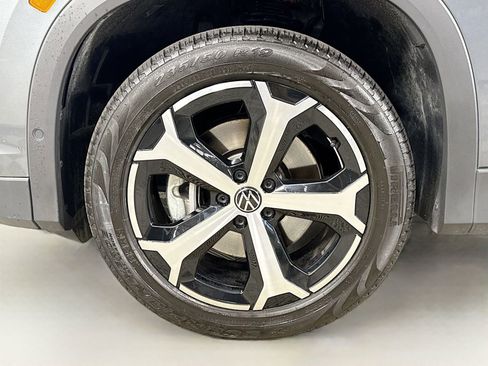 Used 2025 Volkswagen Tiguan SE w/ Panoramic Sunroof Package AWD/4WD image 28