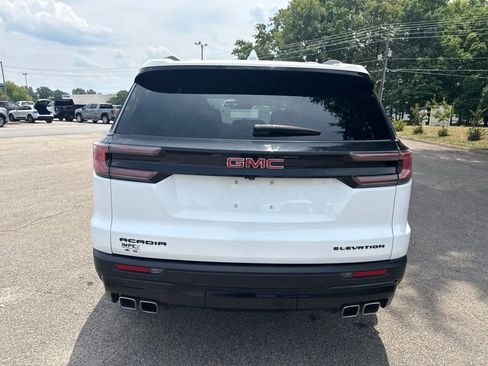 Used 2024 GMC Acadia Elevation w/ Black Edition FWD image 4