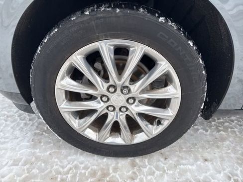 Used 2020 Buick Enclave Essence image 11