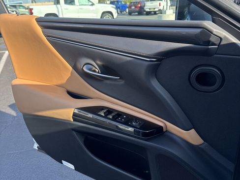 Used 2022 Lexus ES 300h image 24