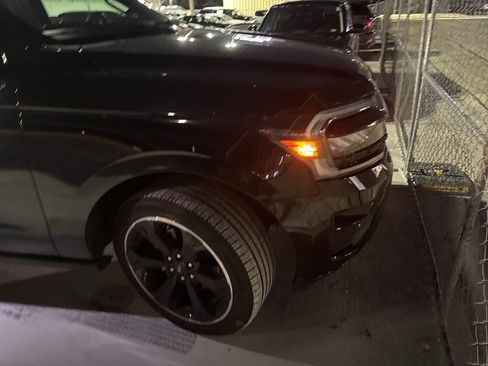 Used 2022 Ford Expedition Max Limited image 2