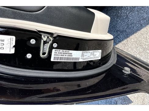 Used 2024 Chrysler Pacifica Touring-L FWD image 31