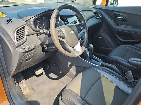 Used 2017 Chevrolet Trax LT w/ Sun & Sound Package FWD image 13