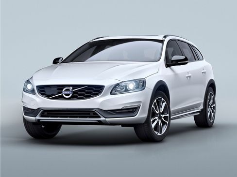 Used 2018 Volvo V60 T5 Cross Country AWD/4WD image 1