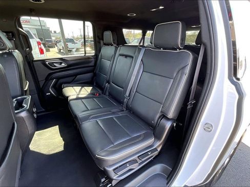 Used 2024 Chevrolet Suburban Premier image 24