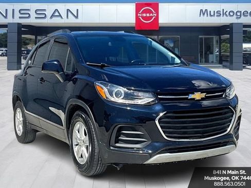 Used 2022 Chevrolet Trax LT w/ LT Convenience Package FWD image 1