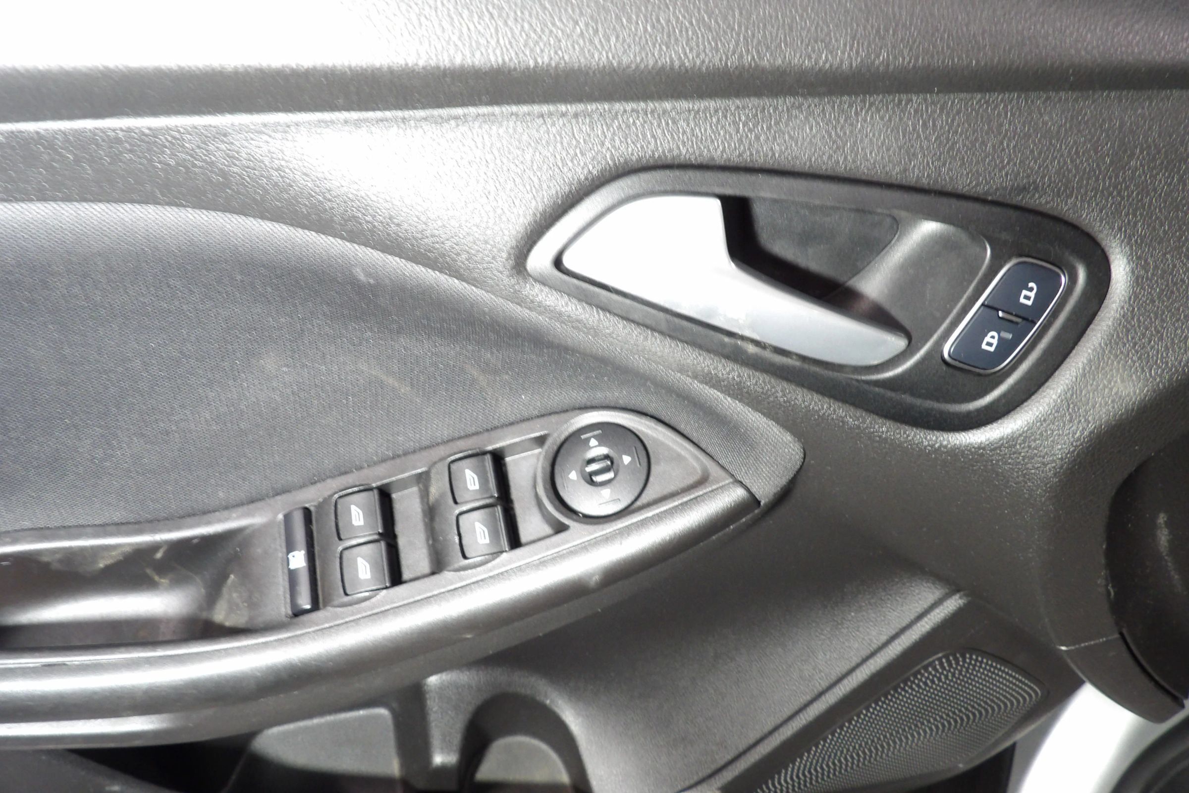 Used 2018 Ford Focus SE FWD image 7