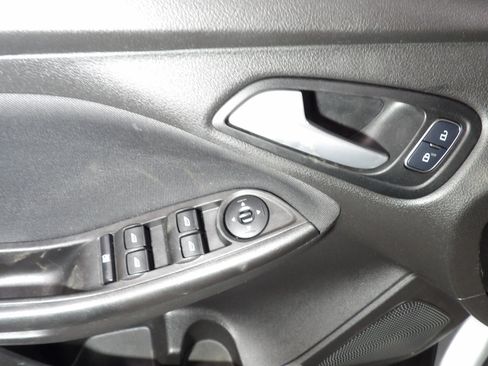 Used 2018 Ford Focus SE FWD image 7