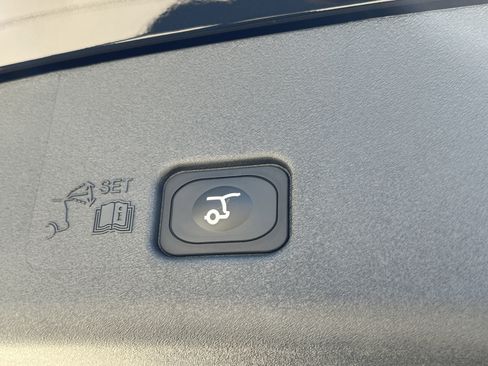 New 2025 Lincoln Nautilus Premier w/ Equipment Group 102A image 33