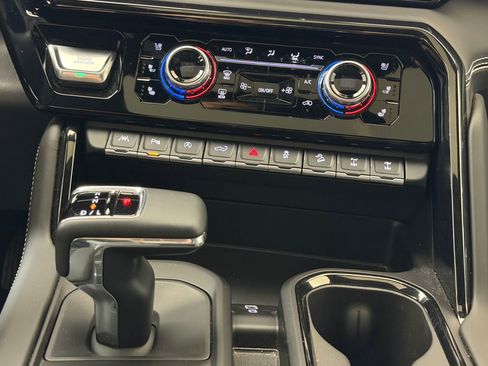 Used 2024 GMC Sierra 1500 AT4X image 28