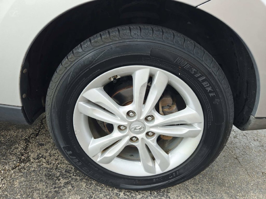 Used 2010 Hyundai Tucson GLS w/ Popular Equipment Pkg 2 FWD image 16