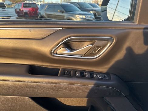 Used 2024 GMC Yukon XL SLT image 11