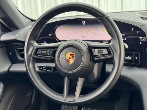 Used 2021 Porsche Taycan image 21