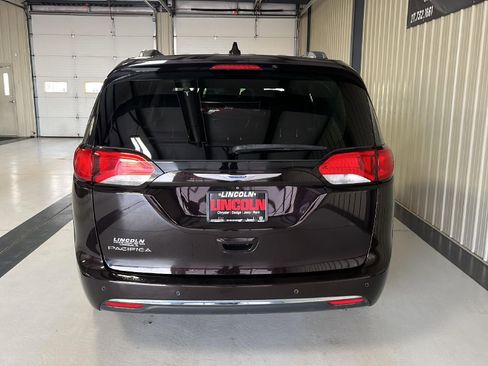 Used 2018 Chrysler Pacifica Touring-L Plus w/ Advanced Safetytec Group image 5