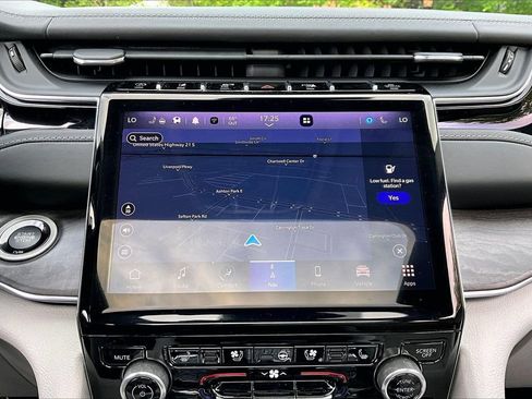 Certified 2022 Jeep Grand Cherokee Overland w/ Luxury Tech Group IV AWD/4WD image 13