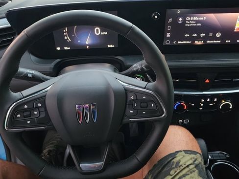 Used 2025 Buick Encore GX Sport Touring image 23