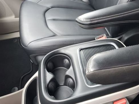 Certified 2024 Chrysler Pacifica Touring-L image 20