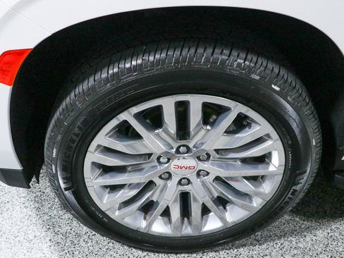 Used 2023 GMC Yukon Denali RWD image 11