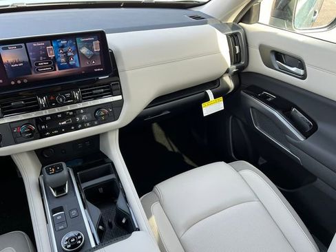 New 2026 Nissan Pathfinder SL image 35