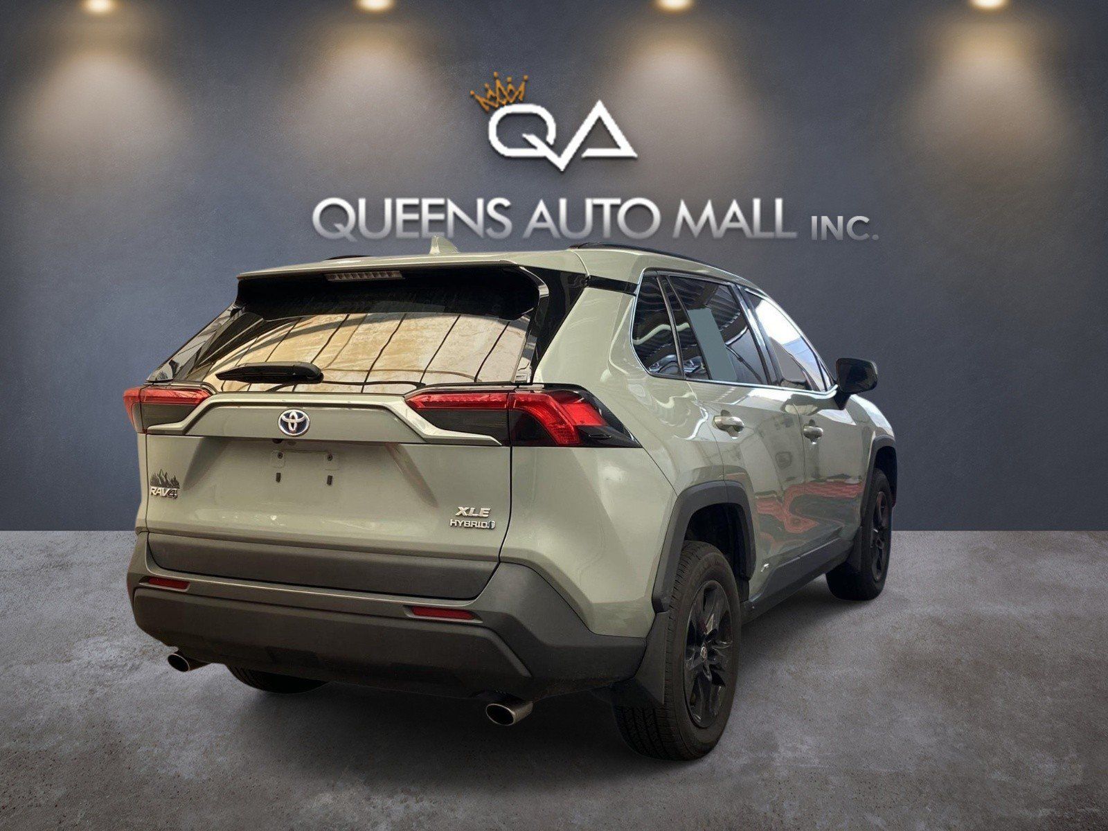 Used 2023 Toyota RAV4 XLE w/ XLE Grade Weather Package AWD/4WD image 5