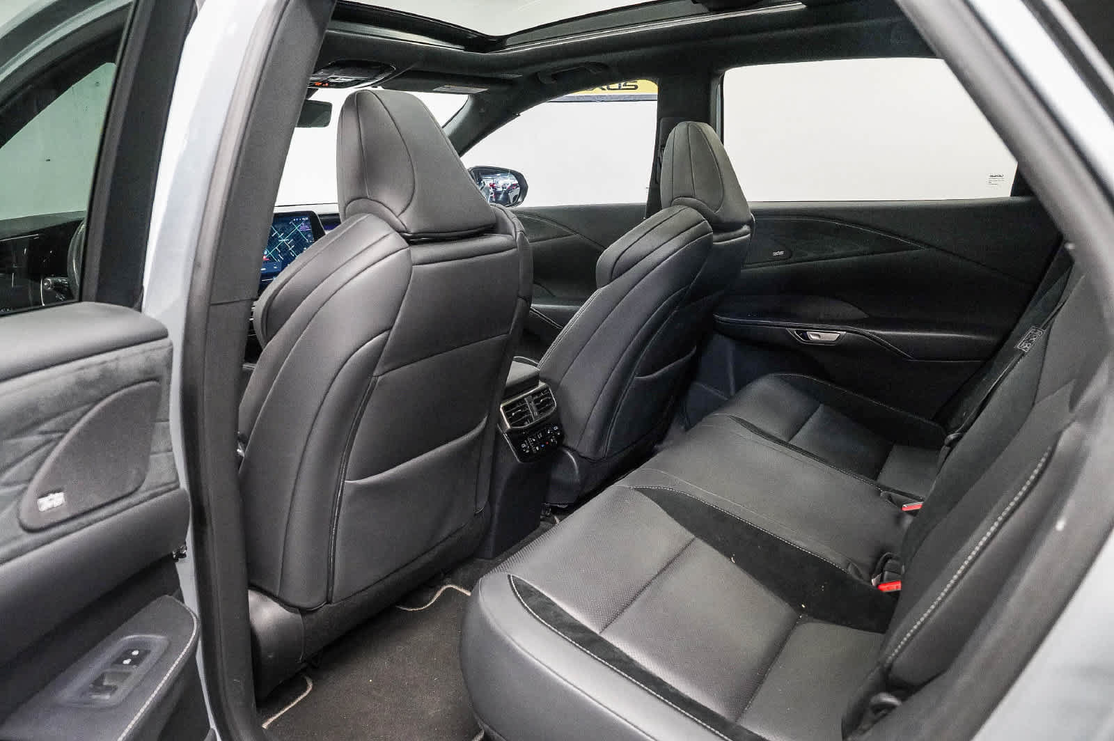 Used 2023 Lexus RX 500h F Sport w/ Accessory Package (Z1) AWD/4WD image 19