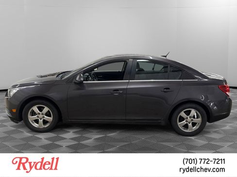 Used 2011 Chevrolet Cruze LT image 2