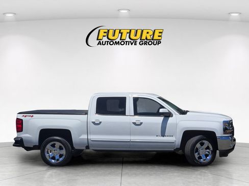 Used 2018 Chevrolet Silverado 1500 LT w/ LT Eassist Package AWD/4WD image 3