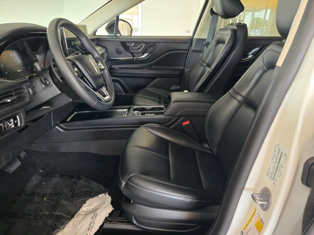 Used 2023 Lincoln Corsair AWD image 25