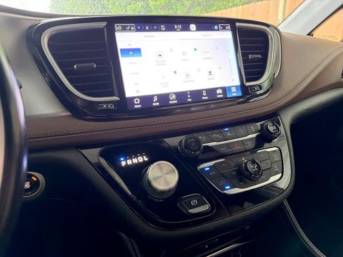 Used 2021 Chrysler Pacifica Limited w/ Uconnect Theater Family Group AWD/4WD image 29