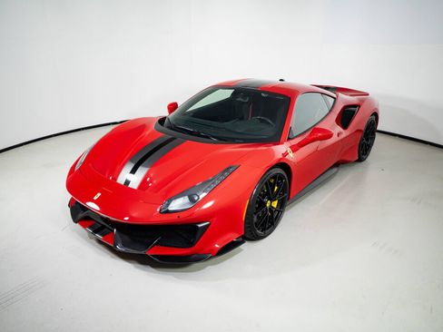 Used 2019 Ferrari 488 Pista Coupe RWD image 2