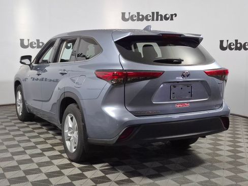 Used 2021 Toyota Highlander LE AWD/4WD image 5