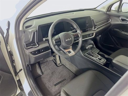 Used 2024 Kia Sportage LX image 10