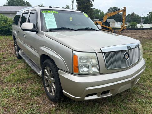 Used 2004 Cadillac Escalade ESV AWD image 3