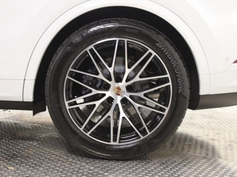 Used 2026 Porsche Cayenne Coupe AWD/4WD image 16