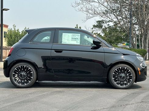 New 2026 FIAT 500 e w/ Comfort Group FWD image 3