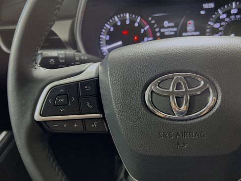 Used 2023 Toyota Highlander XLE FWD image 19