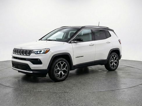Used 2025 Jeep Compass Limited image 3