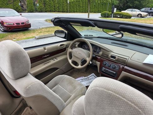 Used 2001 Chrysler Sebring LX FWD image 14