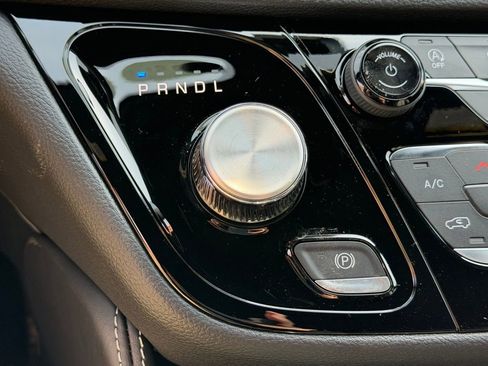 New 2026 Chrysler Pacifica Limited image 21