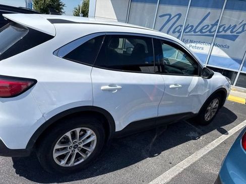 Used 2022 Ford Escape SE FWD image 3