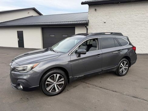 Used 2018 Subaru Outback 3.6R Limited image 2