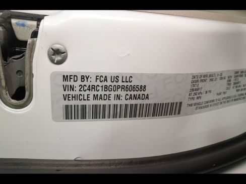 Used 2023 Chrysler Pacifica Touring-L FWD image 30