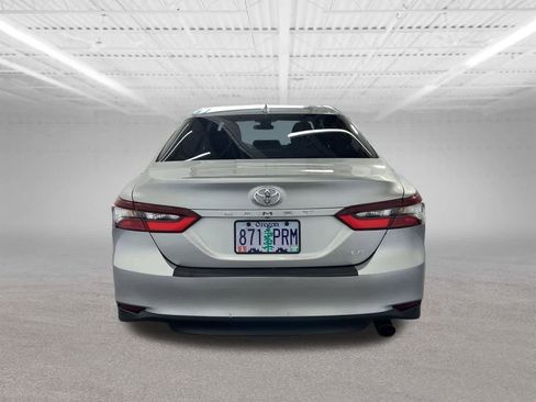 Used 2022 Toyota Camry LE image 4