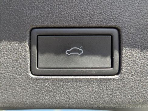 Used 2021 Volkswagen Atlas Cross Sport SE image 13