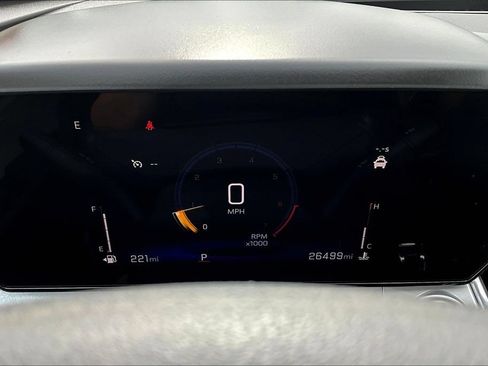 Used 2025 Chevrolet Trax LT FWD image 14